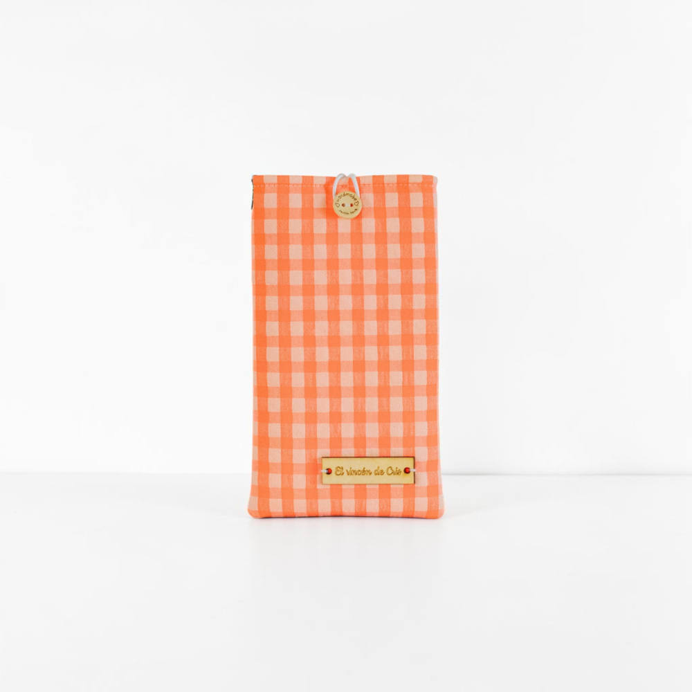 Funda de móvil vichy naranja flúor y beige