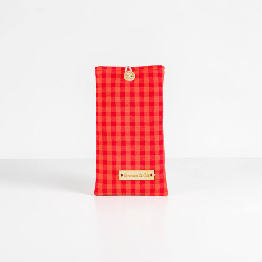 Funda de móvil vichy naranja y rojo. Con botón.