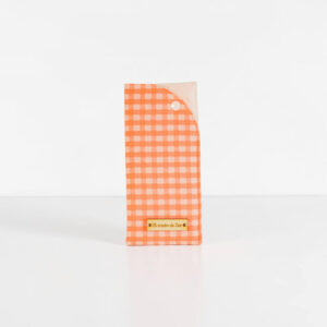 Funda gafas en vichy naranja flúor y beige, con botón a presión.